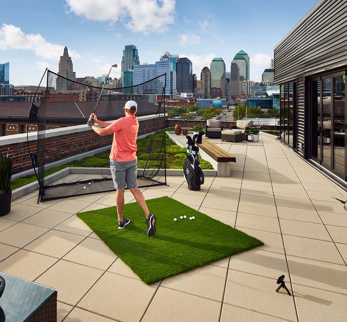 Approach® R10 Complete Golf Studio Package